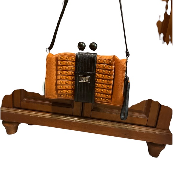 NWT: Studio 36 vibrant clutch/arm bag. - Picture 1 of 8